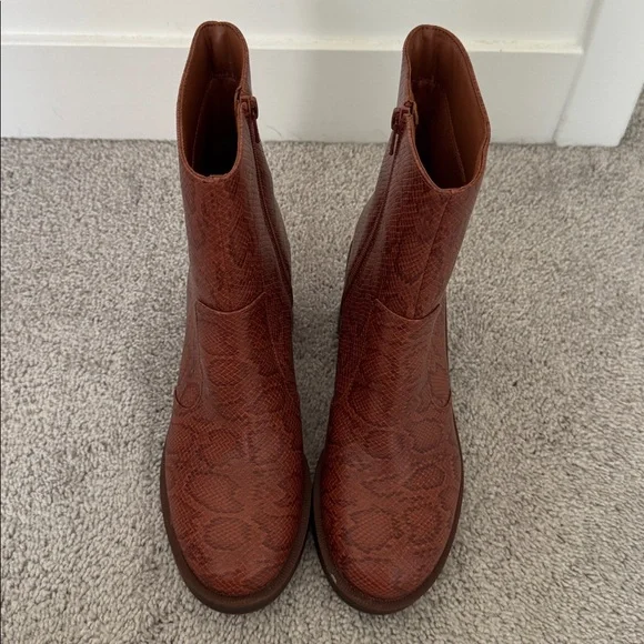 Universal Thread Brown Snake Print Ankle Boots - Size 9 - Picture 3 of 8